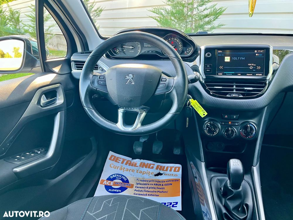 Peugeot 2008 - 8