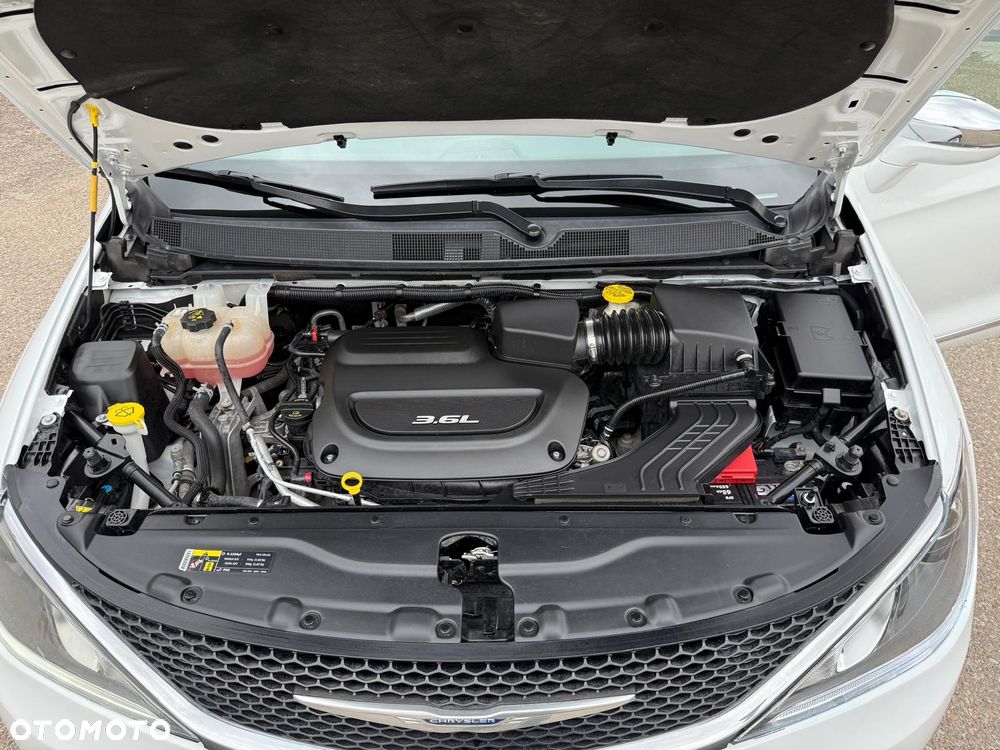 Chrysler Pacifica - 33