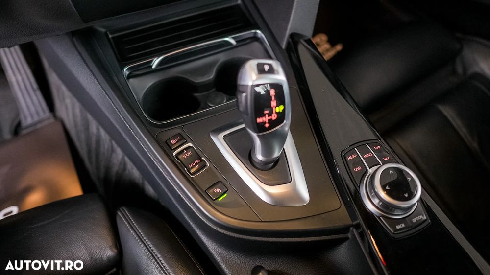 BMW Seria 3 320i Aut. M Sport - 16