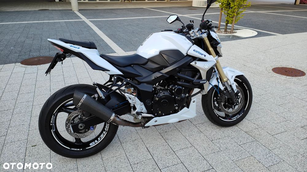Suzuki GSR - 17