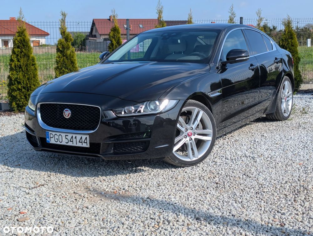 Jaguar XE 2.0 T Prestige - 33