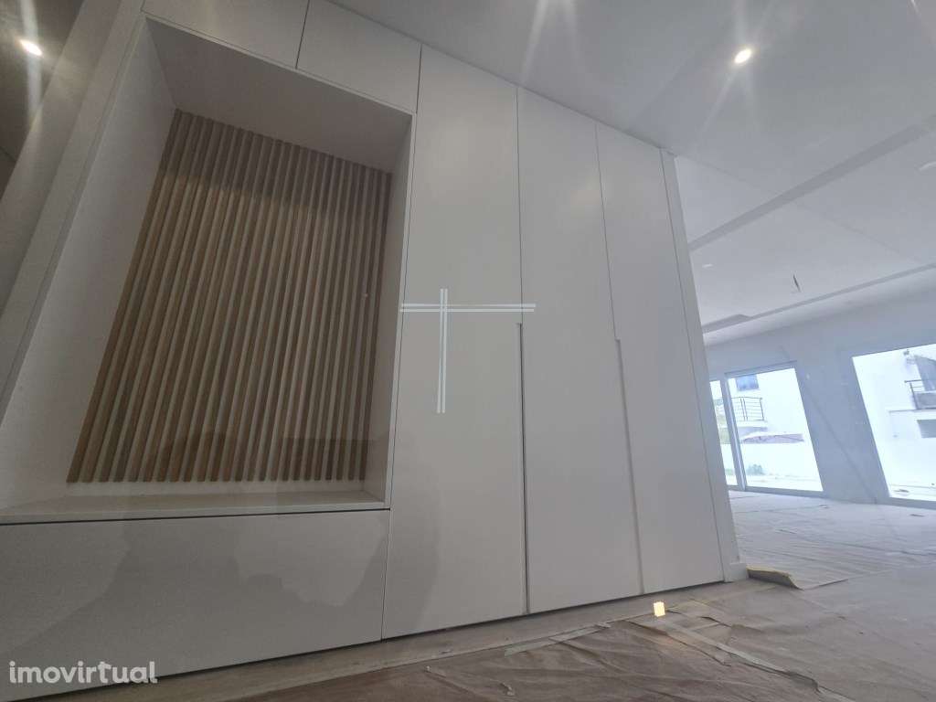 Moradia geminada T4+1, arquitetura contemporânea com piscina - Alto... - Grande imagem: 5/28