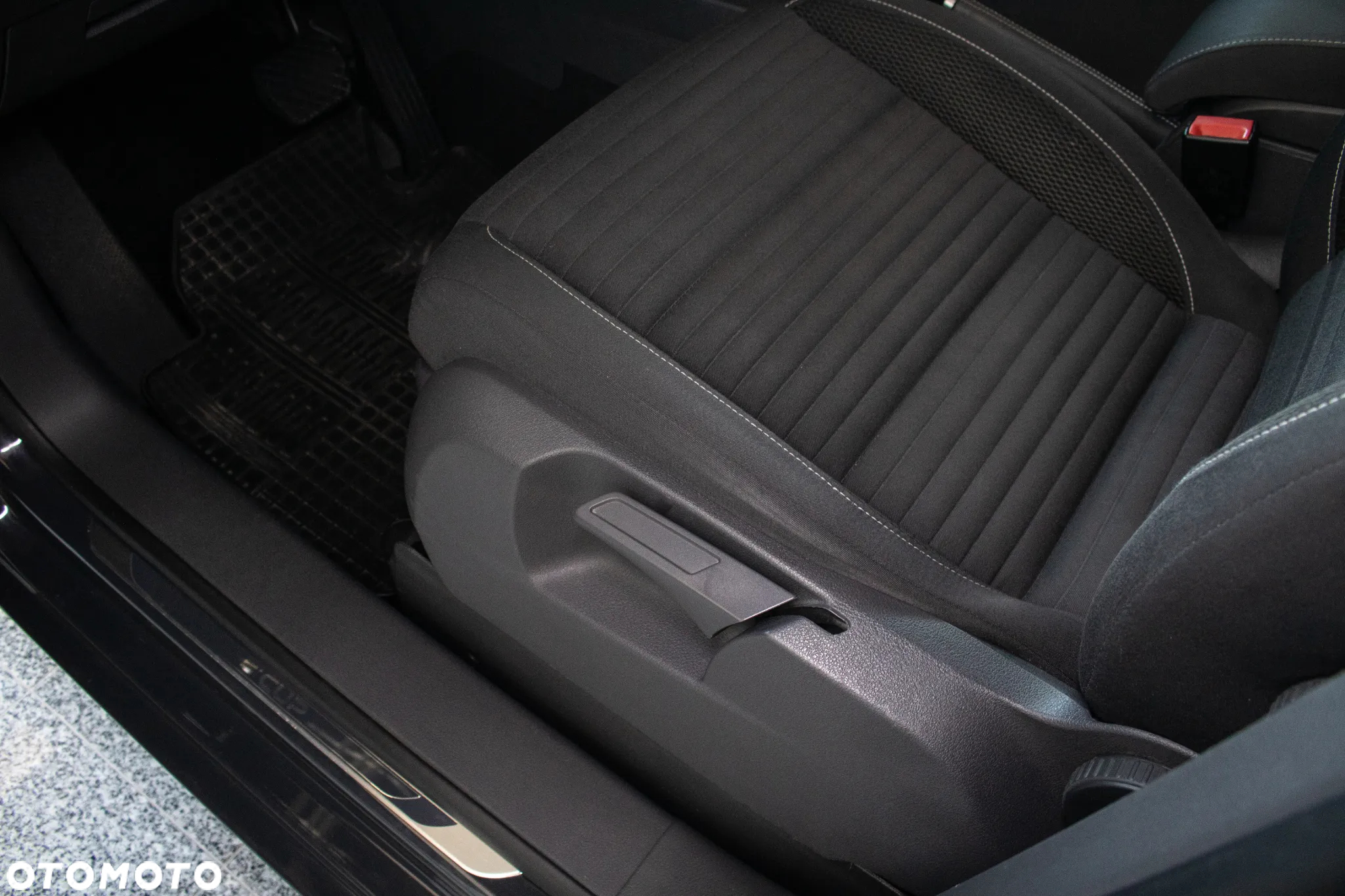 Volkswagen Touran 1.6 TDI DPF BlueMotion Technology DSG Cup - 10