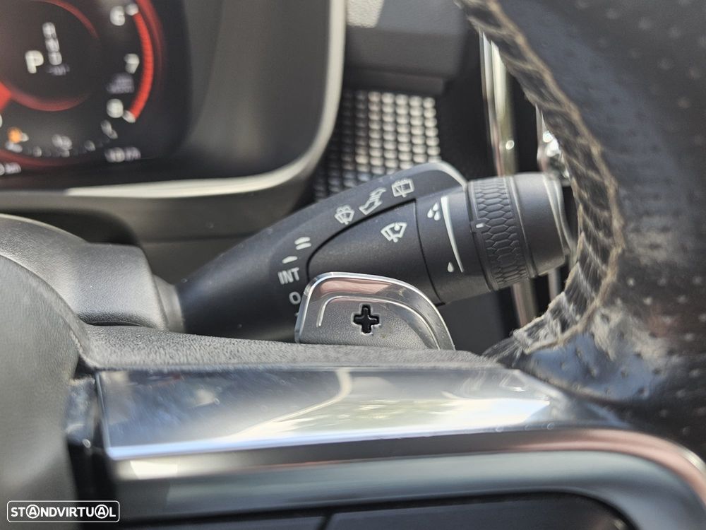 Volvo XC 40 2.0 T4 R-Design - 11