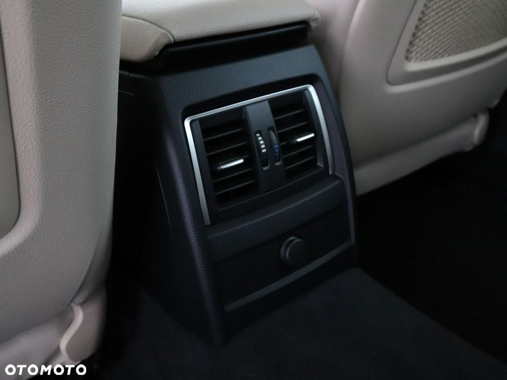 BMW Seria 3 320d Sport Line - 38