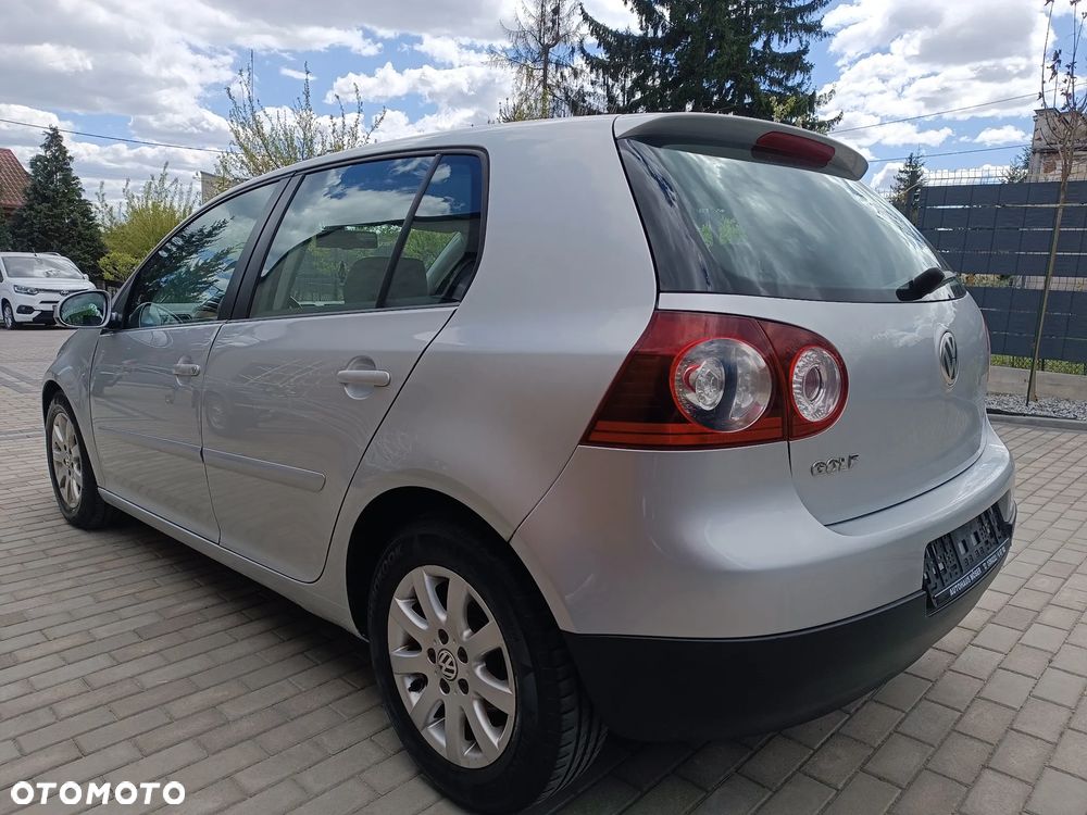 Volkswagen Golf 1.6 FSI United - 3