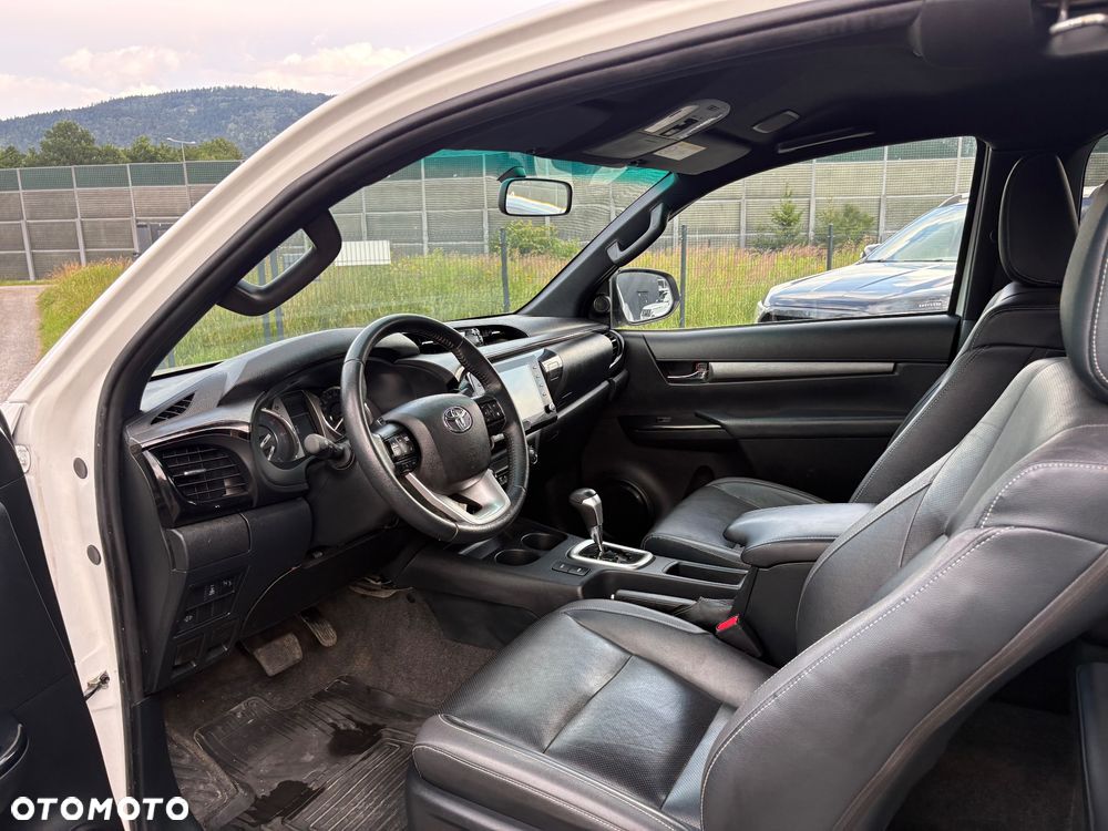 Toyota Hilux - 11