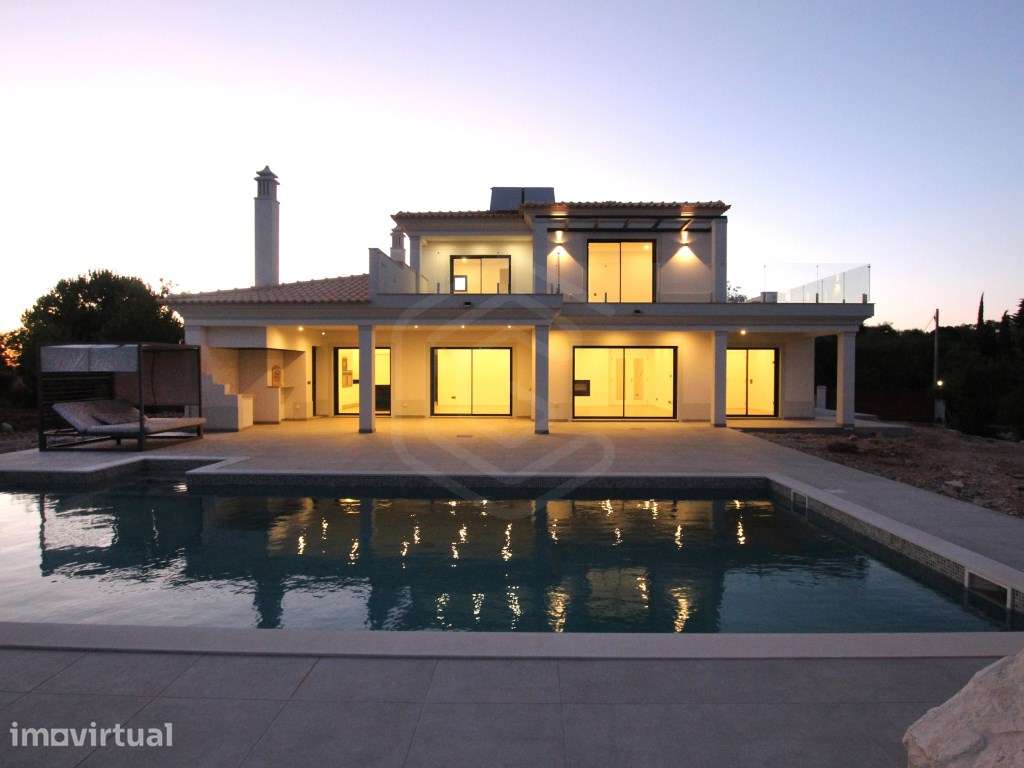 Moradia V4 de arquitetura moderna, Boliqueime, Algarve - Grande imagem: 2/37