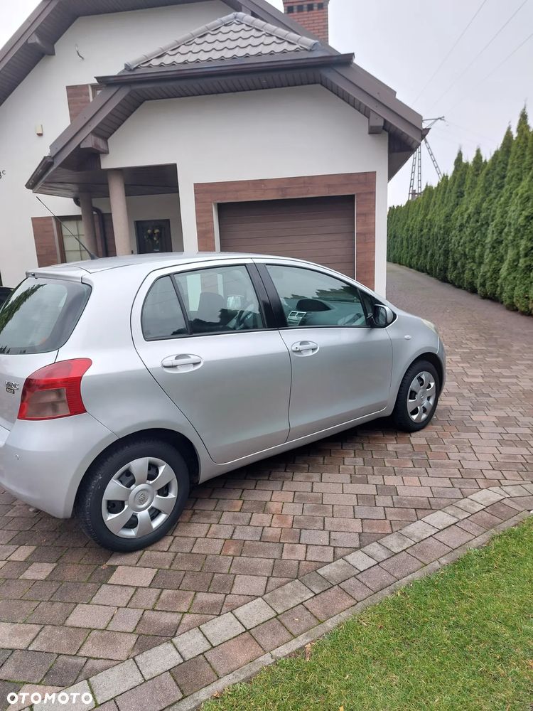 Toyota Yaris 1.3 Luna Gold - 2