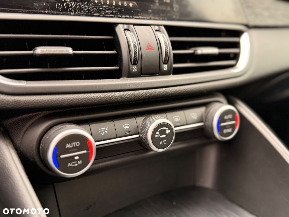 Alfa Romeo Giulia - 33