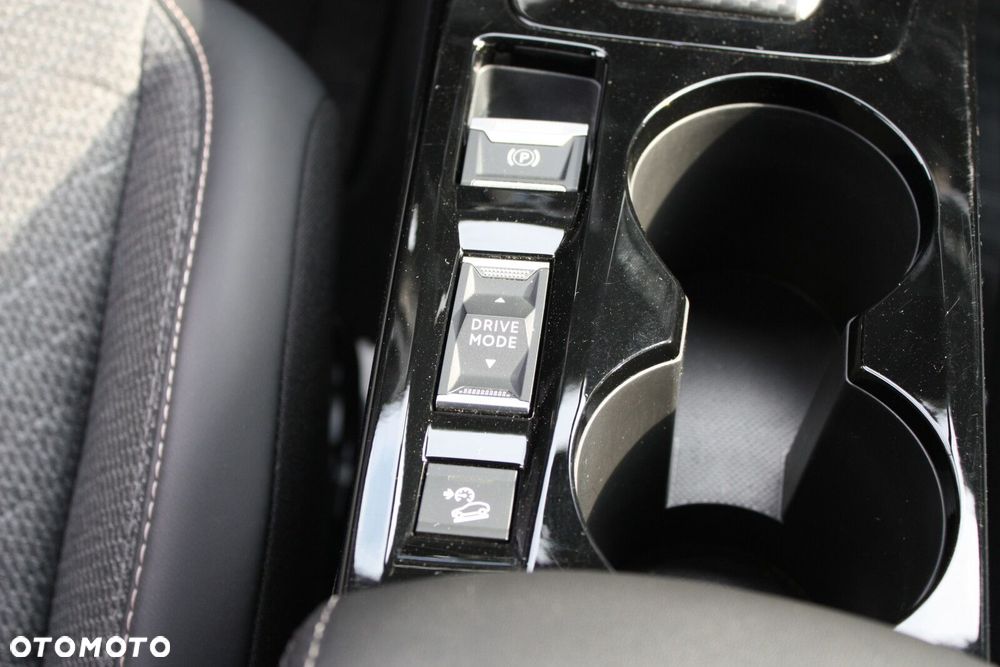 Peugeot 2008 1.2 PureTech Allure S&S EAT8 - 28