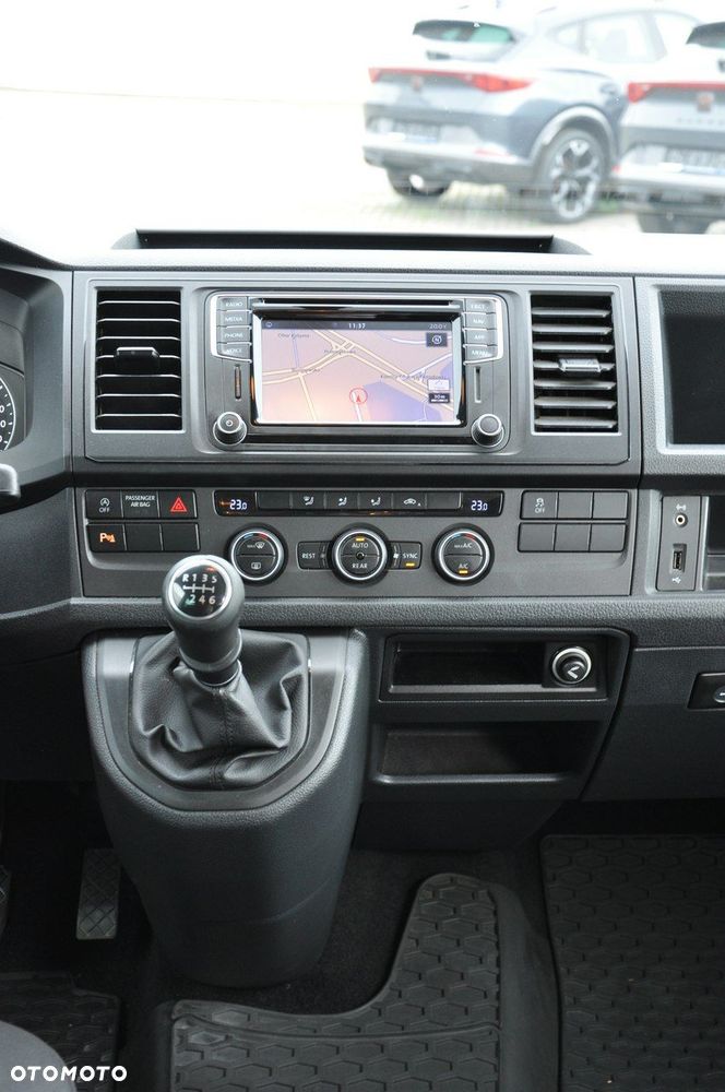 Volkswagen Caravelle - 23