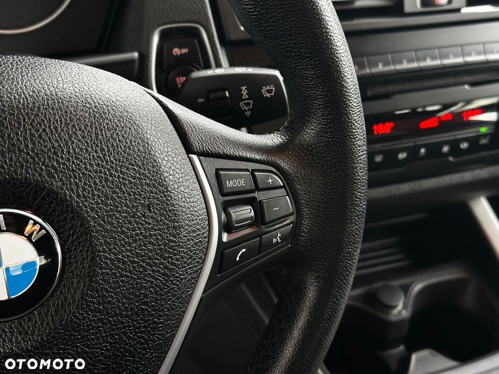 BMW Seria 1 116i - 26