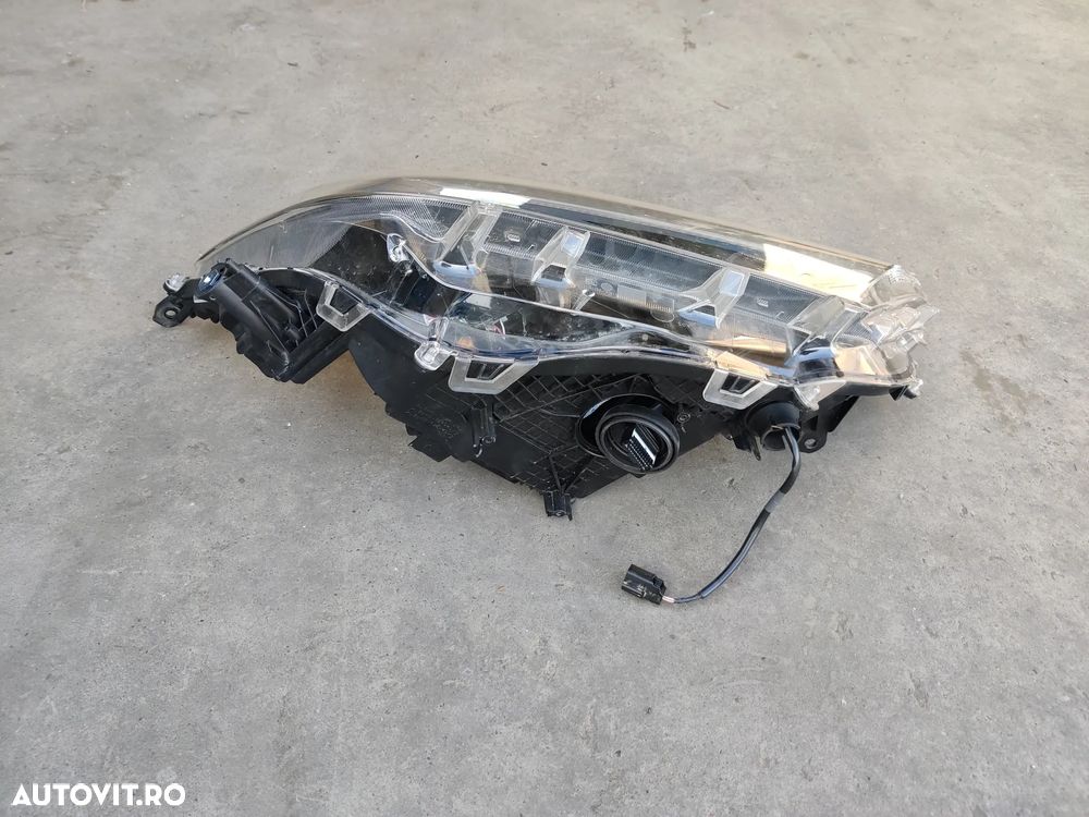 Far dreapta Xenon + LED TOYOTA RAV4 XA50 2022-2025 Facelift - 5
