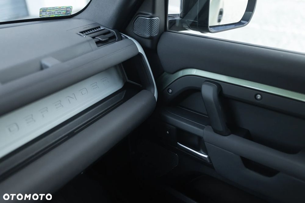 Land Rover Defender 3.0 D200 mHEV - 19