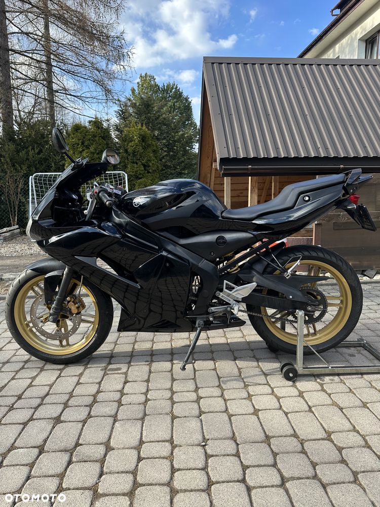 Yamaha TZR - 8