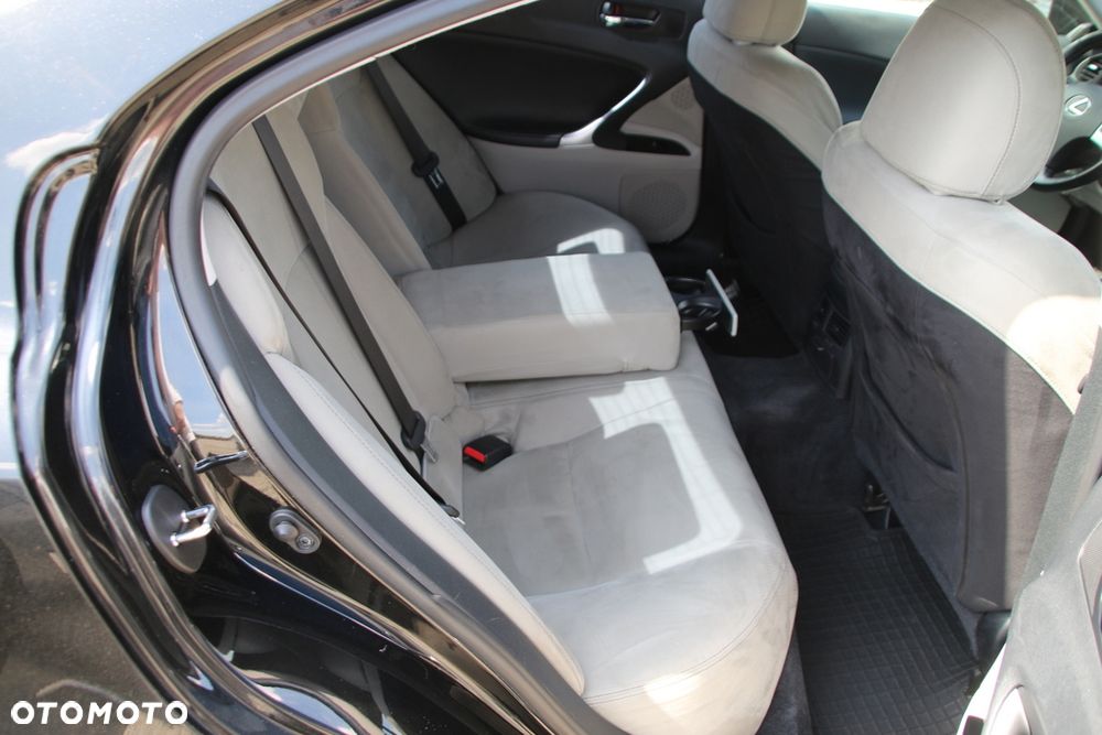 Lexus IS 200d - 18