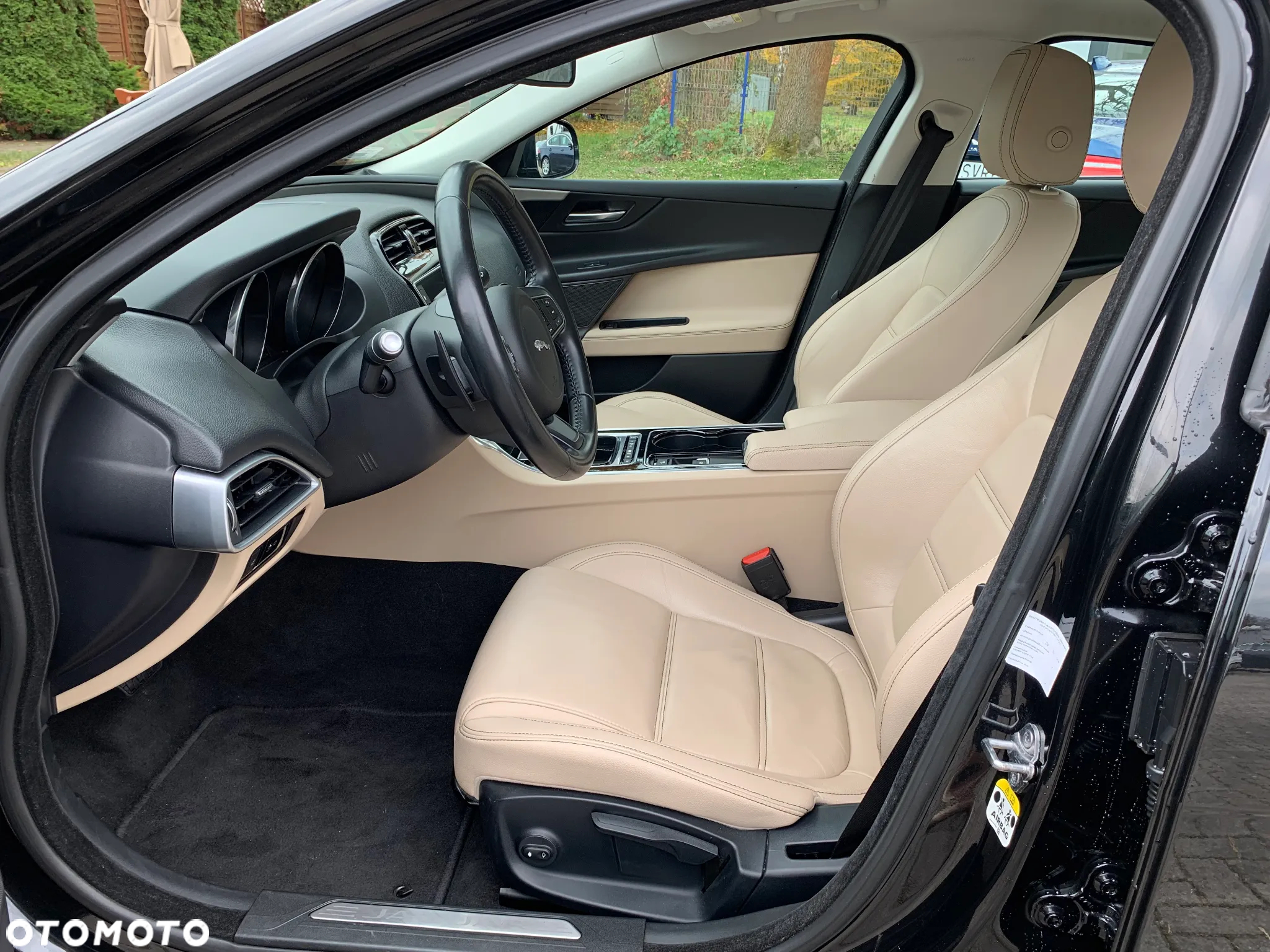 Jaguar XE 2.0 D Prestige - 18