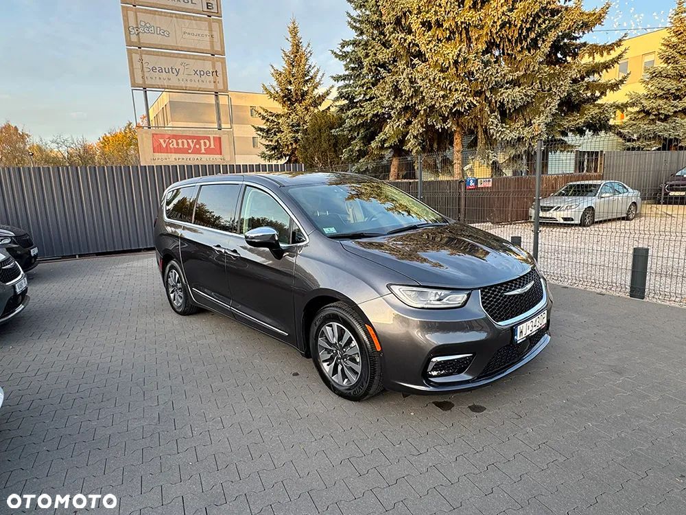 Chrysler Pacifica - 24