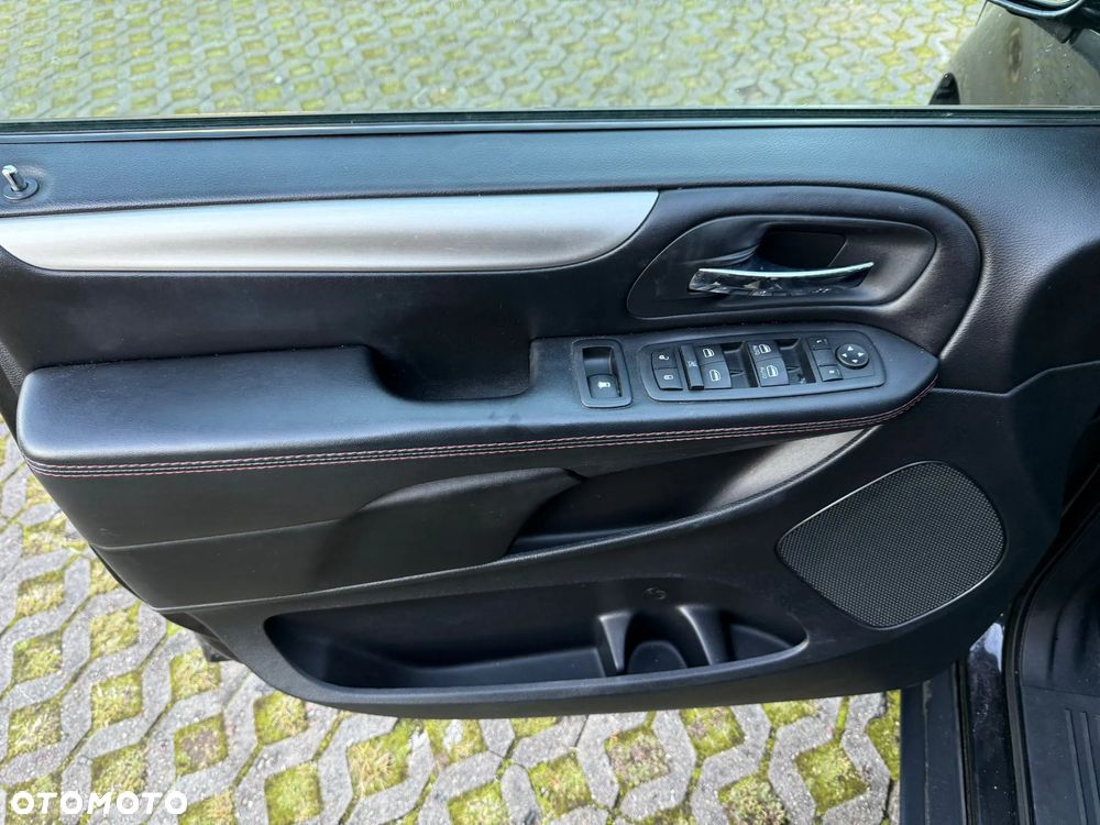 Dodge Grand Caravan 3.6 R/T - 10