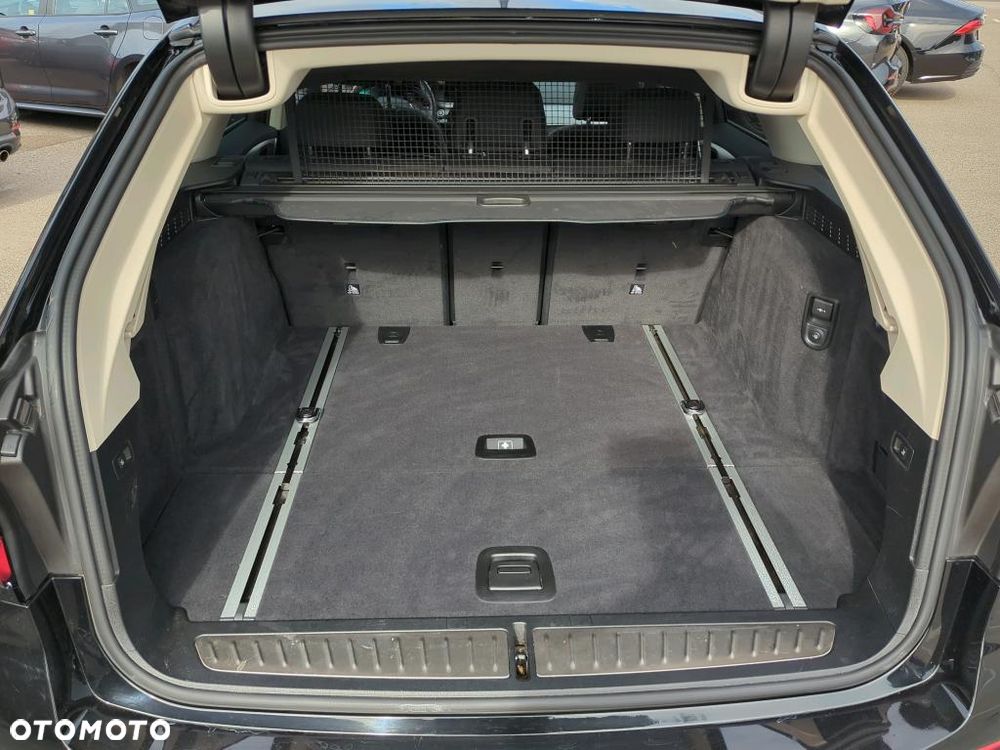 BMW Seria 5 530i mHEV - 6