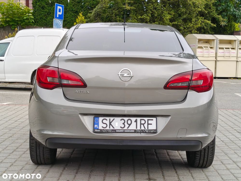 Opel Astra 1.6 EU6 - 9