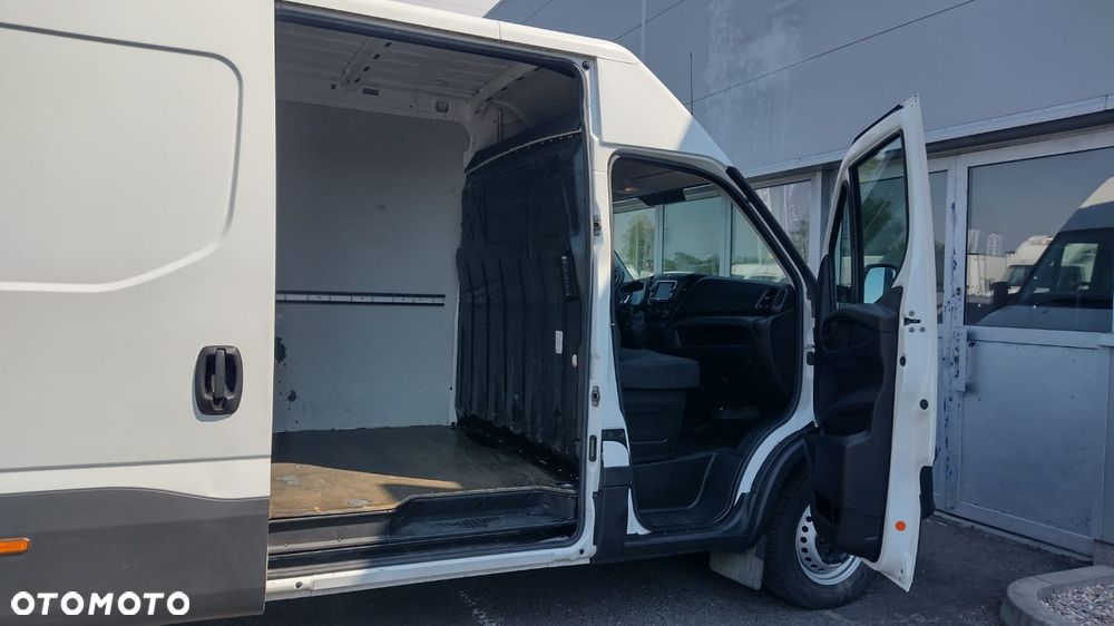 Iveco DAILY 35S14 A8V 16m3 Automat L4H2 mały przebieg - 4