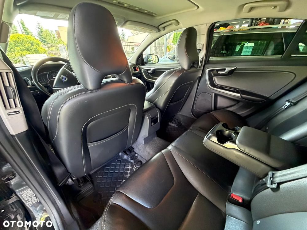 Volvo S60 T5 Drive-E Dynamic Edition (Momentum) - 11