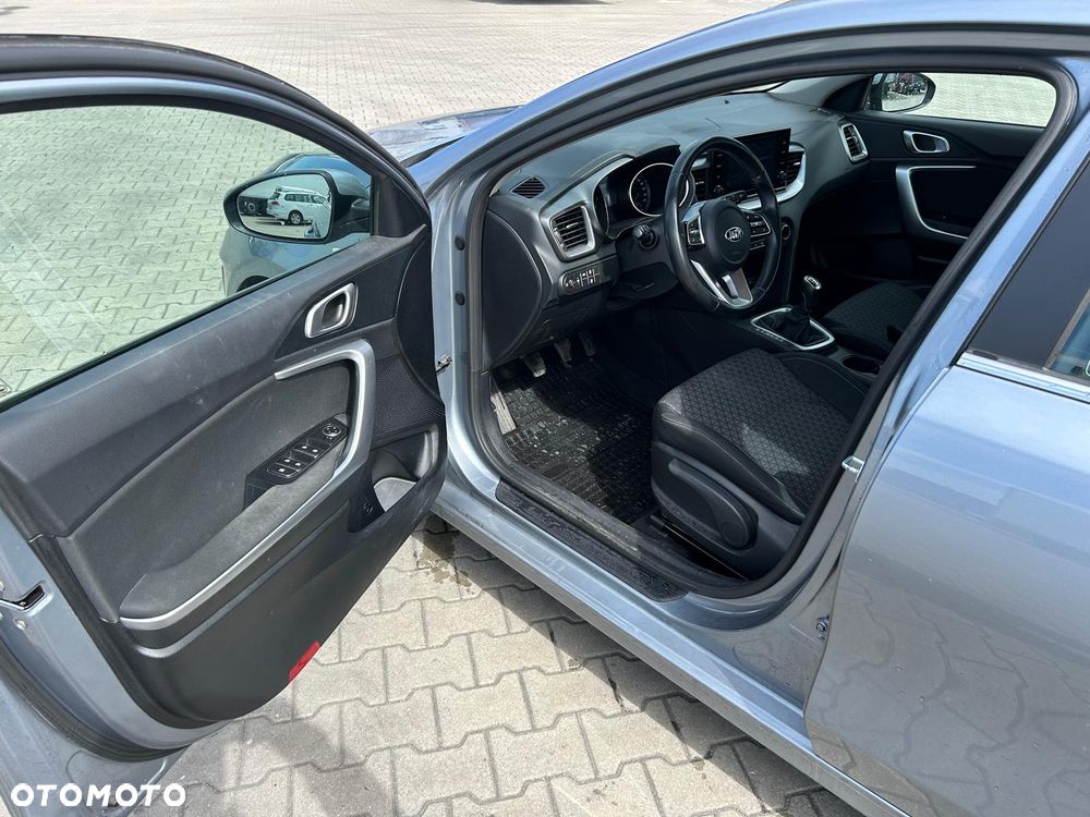 Kia Ceed 1.6 CRDi mHEV M - 7