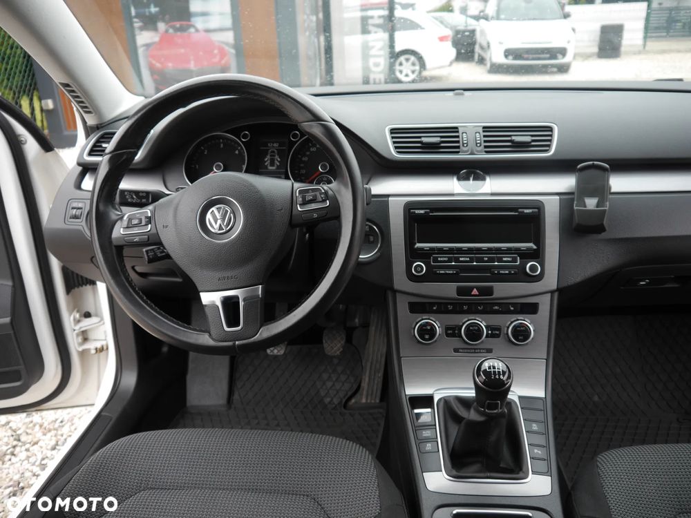 Volkswagen Passat 2.0 TDI BlueMotion Technology Exclusive - 8