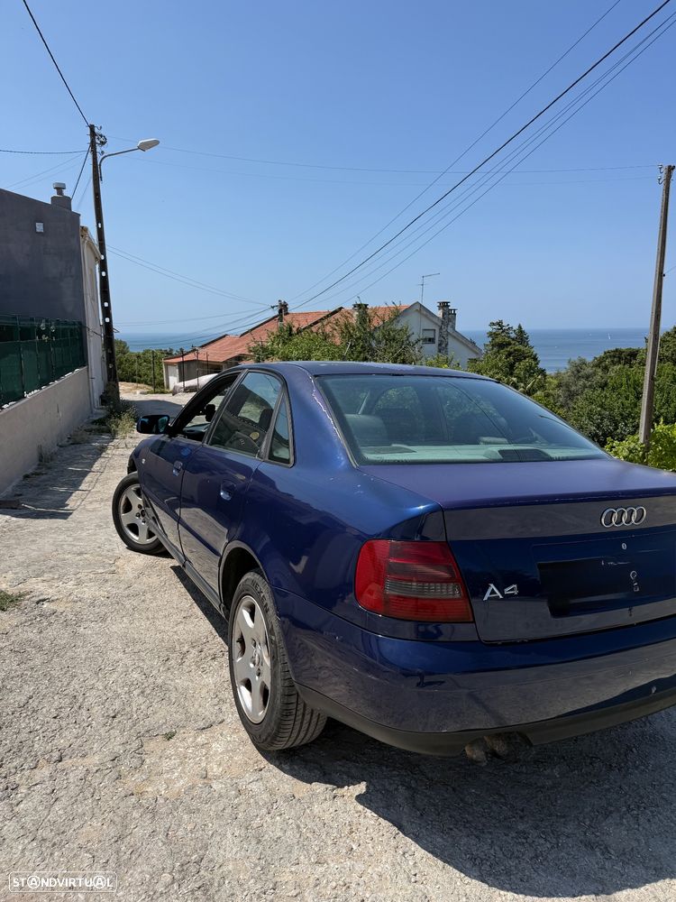 Audi A4 1.9 TDI Confort - 4