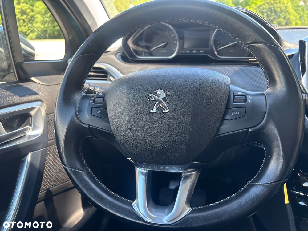 Peugeot 2008 PureTech 130 Allure - 33