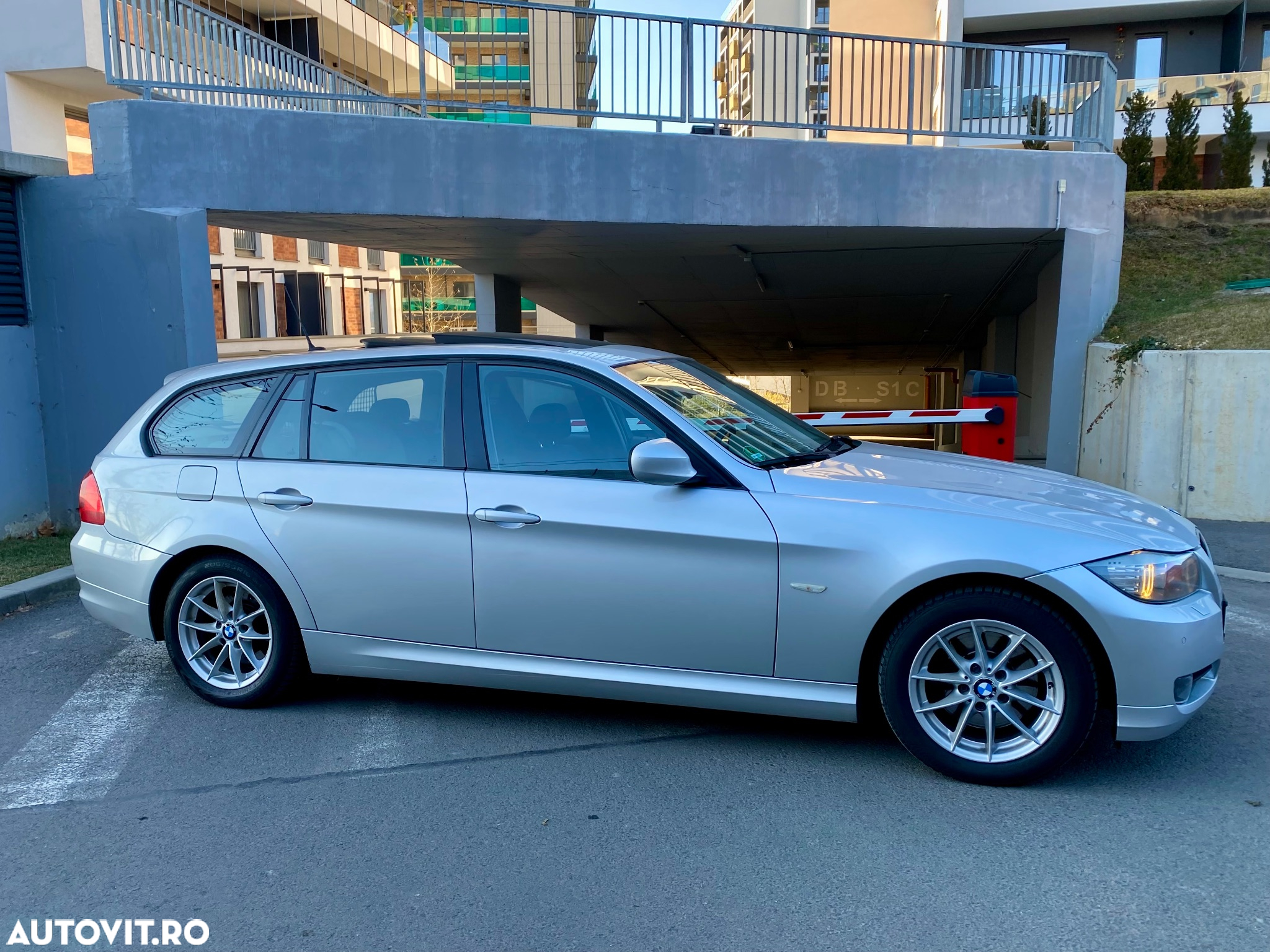 BMW Seria 3 320d DPF Touring Aut. - 5