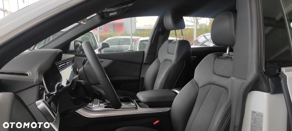 Audi Q8 - 6