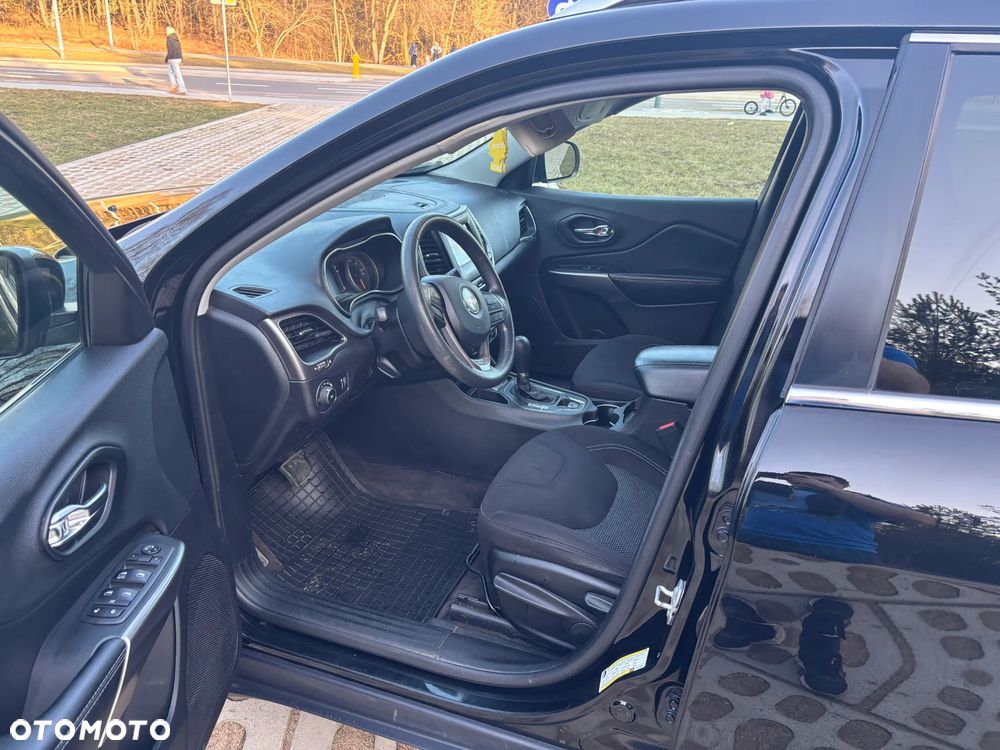 Jeep Cherokee - 10