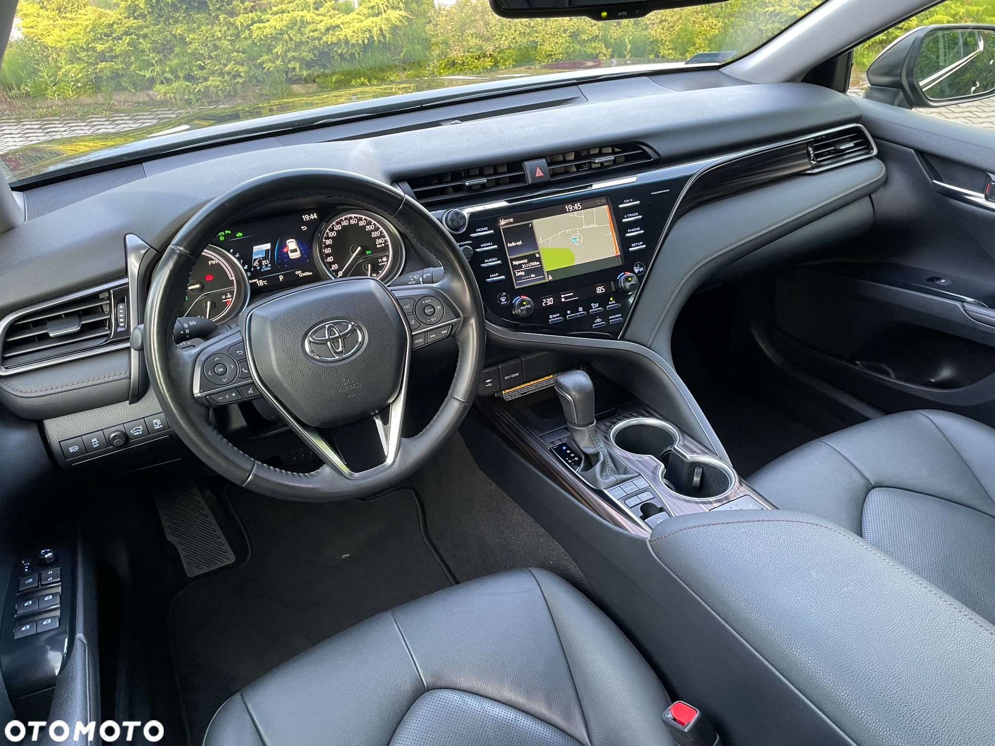 Toyota Camry 2.5 Hybrid Executive CVT - 11