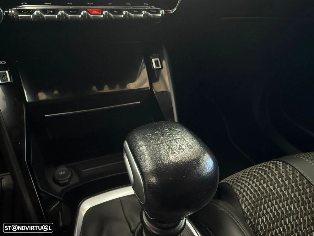 Peugeot 2008 1.2 PureTech GT - 23