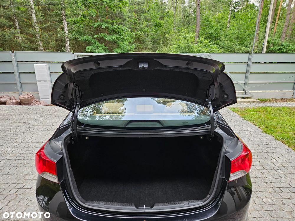 Hyundai Elantra 1.6 Comfort - 21