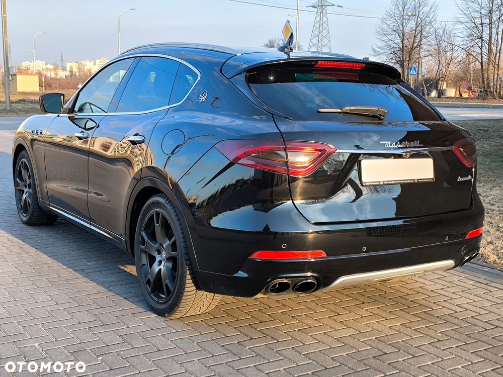 Maserati Levante Q4 Executive - 16