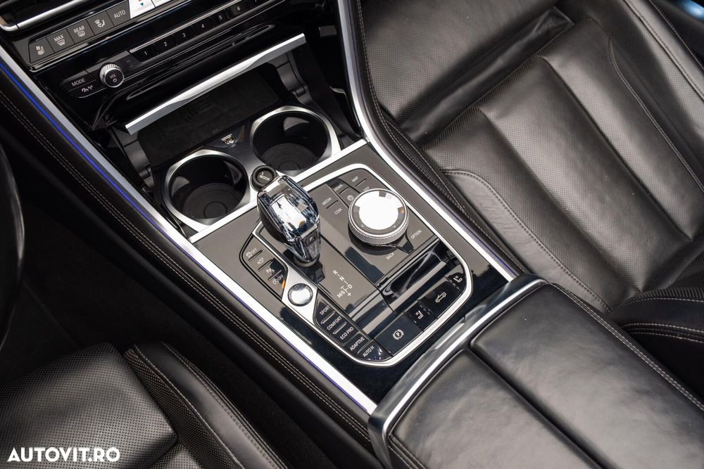 BMW Seria 8 - 22