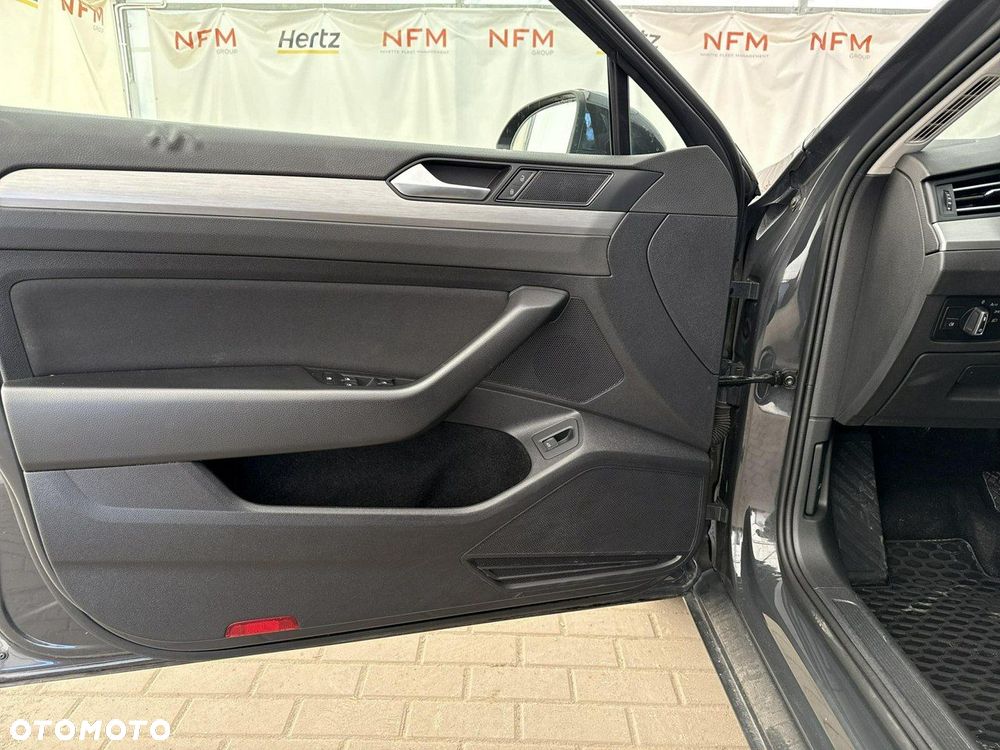 Volkswagen Passat 2.0 TDI EVO Essence DSG - 10