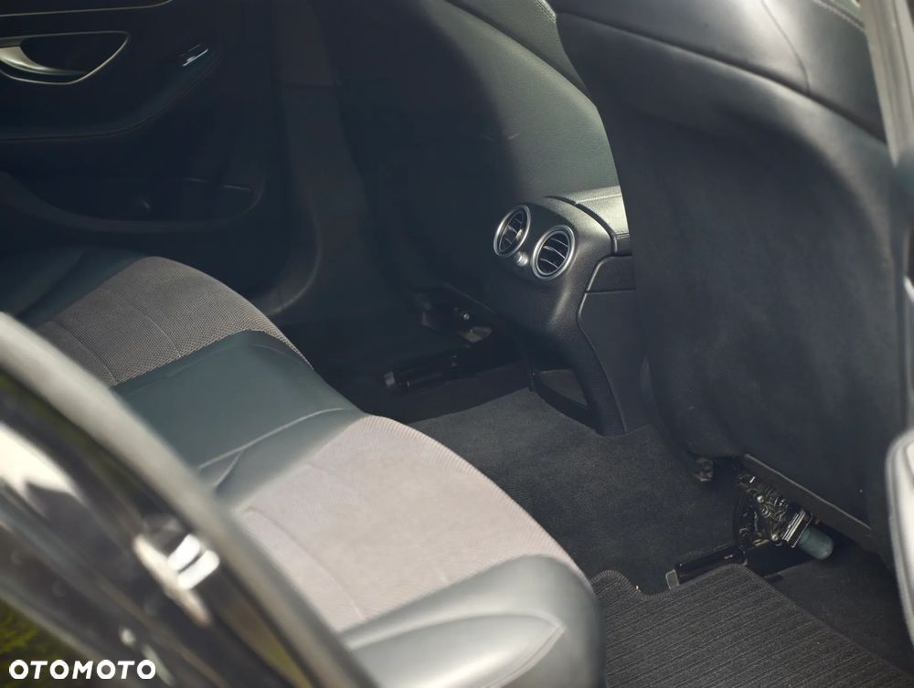 Mercedes-Benz Klasa C 220 d 9G-TRONIC Avantgarde - 21