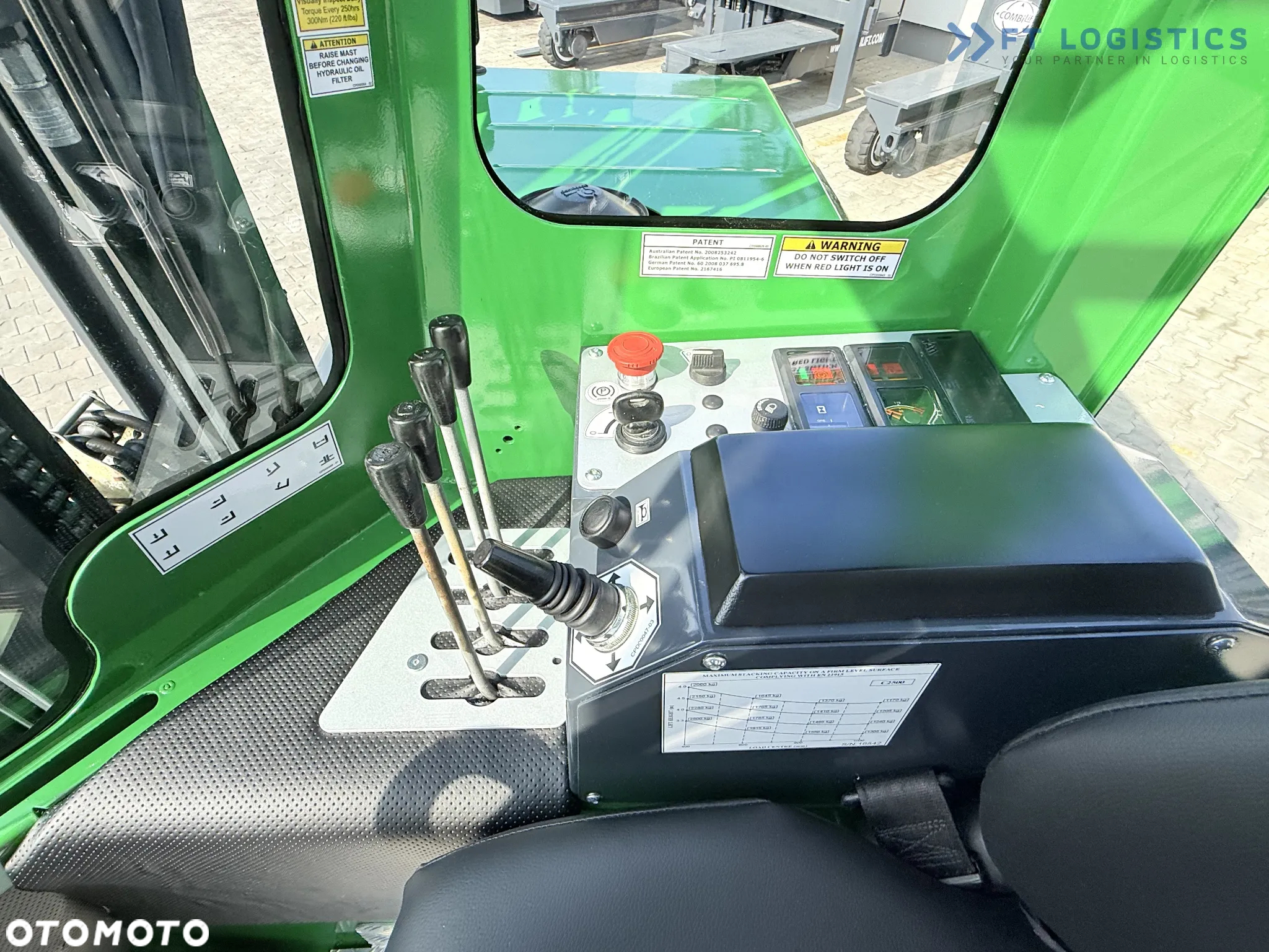 Combilift C2500 / GAS / TRIPLEX 4900MM / WOLNY SKOK /JEDYNE 2446 MOTOGODZIN /  POZYCJONER WIDEŁ / PEŁNA KABINA / STAN IDEALNY / Szeroka oferta wózków czterokierunkowych i bocznych, dopasowanych do różnorodnych potrzeb i zastosowań - 23