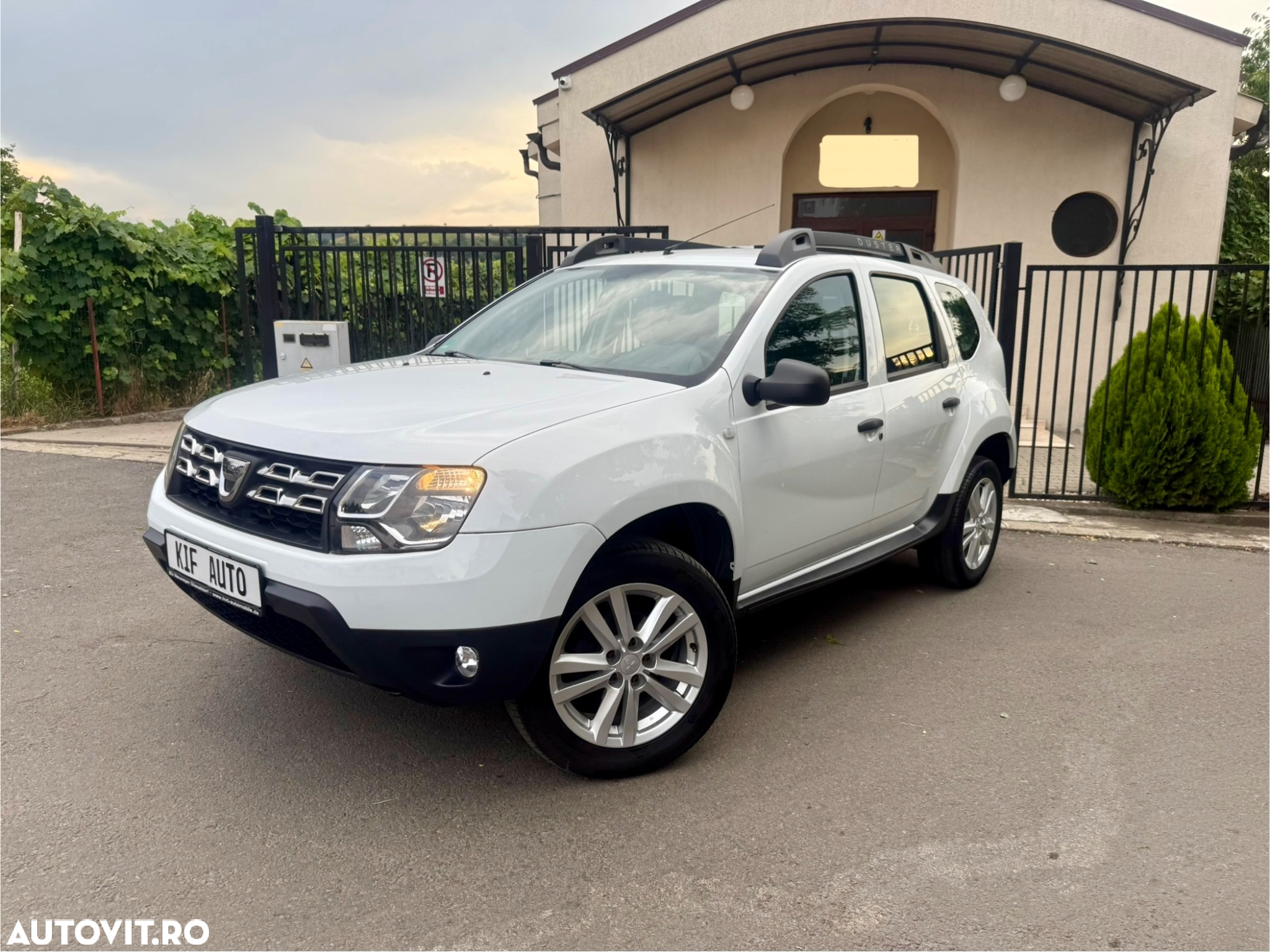 Dacia Duster SCe 115 2WD Essential - 3