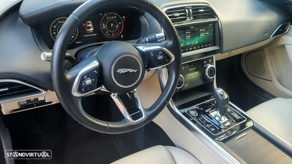 Jaguar XE 2.0 D Portfolio Aut.