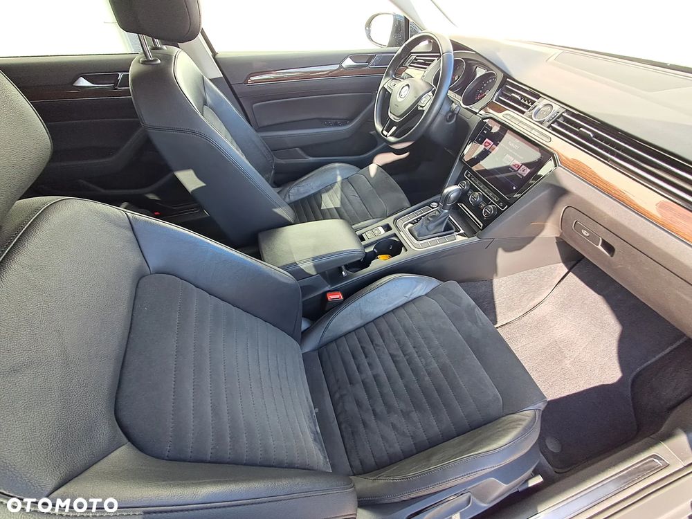 Volkswagen Passat - 11