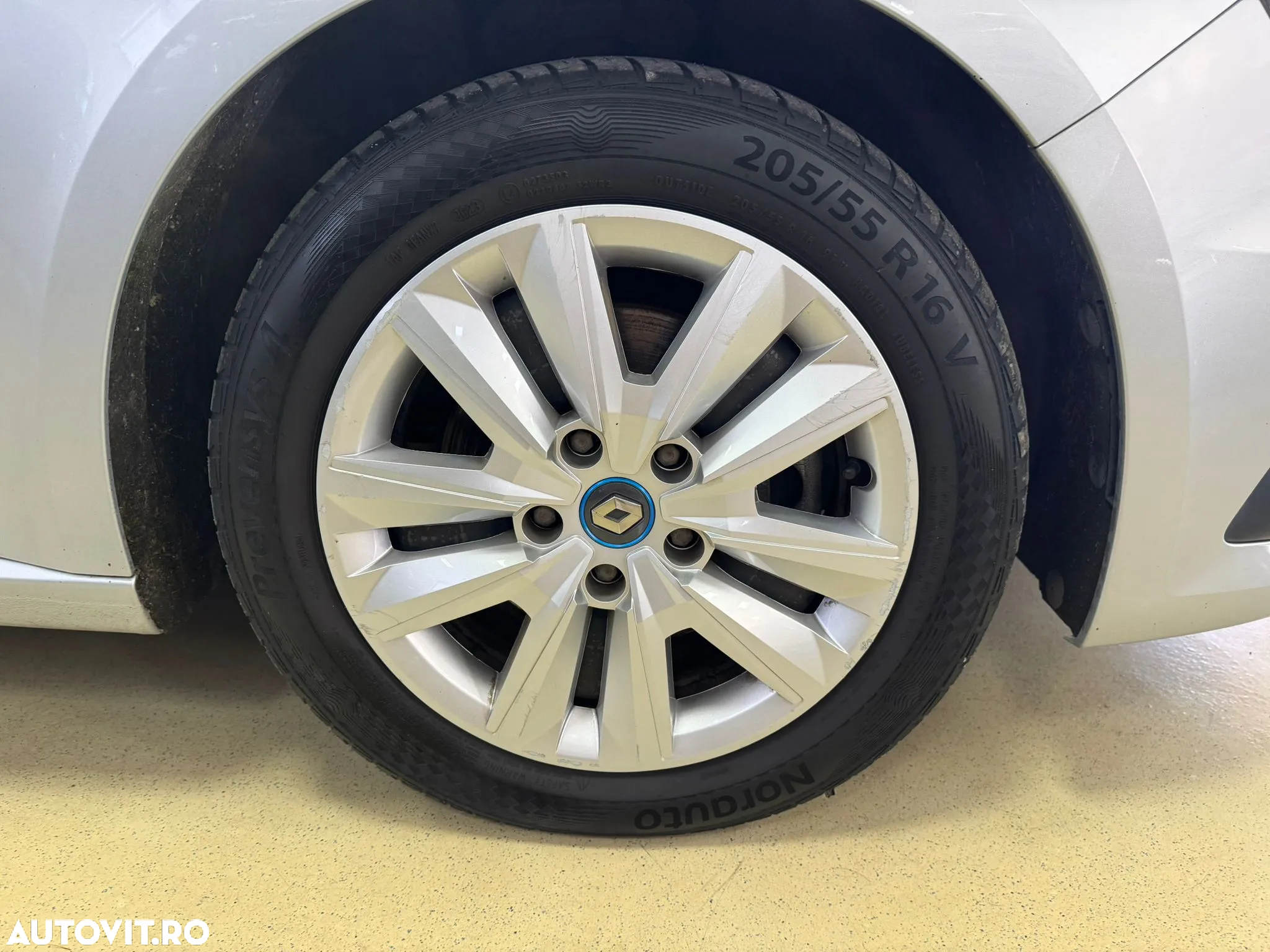 Renault Megane Grandtour E-TECH Plug-in 160 BUSINESS EDITION - 8