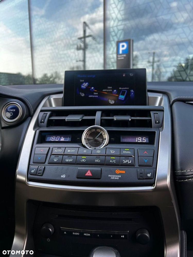 Lexus NX 300h Comfort AWD - 10