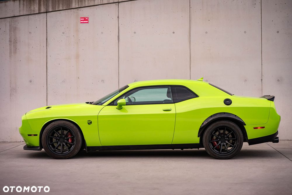 Dodge Challenger - 2