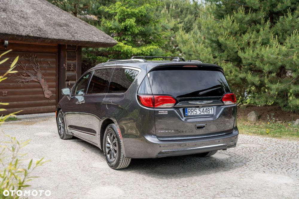 Chrysler Pacifica - 3